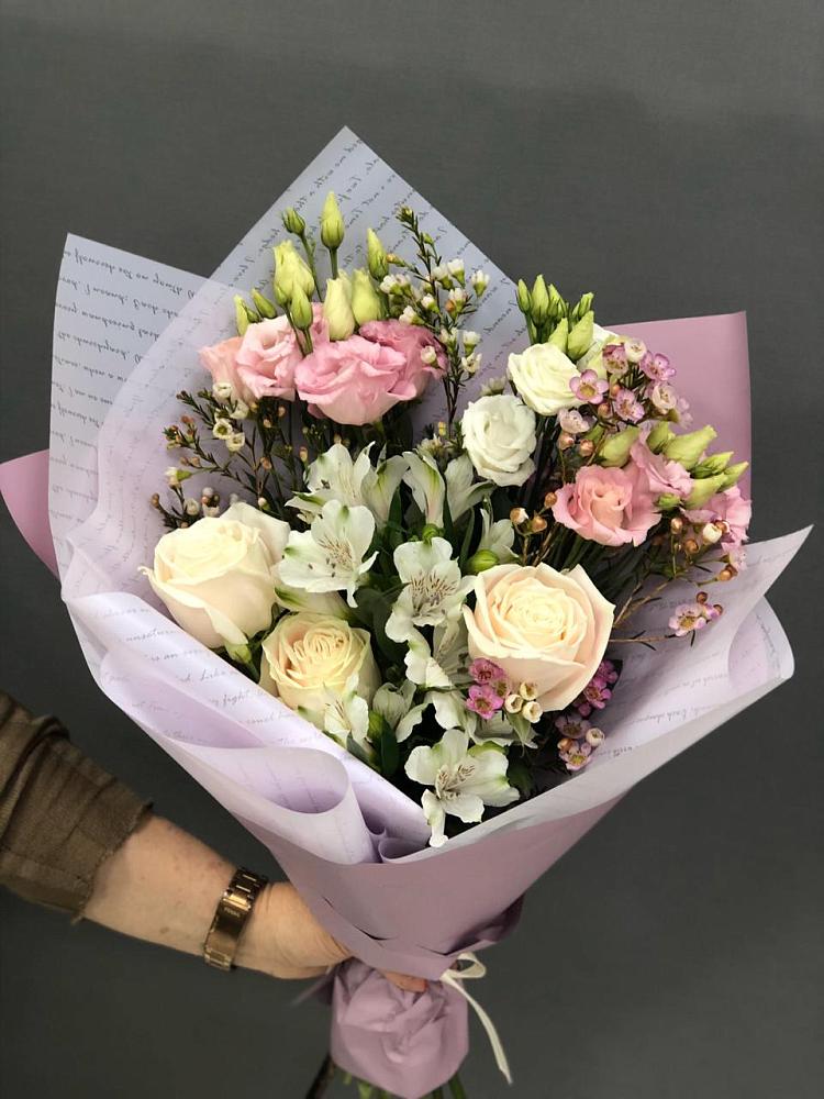 Букет цветов из: Альстромерии, Розы и Лизиантусы в Сиверском