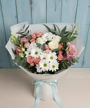 Букет цветов из:  Розы, Лизиантусы и Хризантемы в Сиверском
