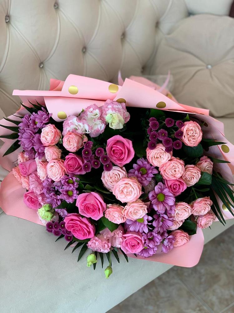 Букет цветов из: Хризантемы, Розы и Лизиантусы в Сиверском