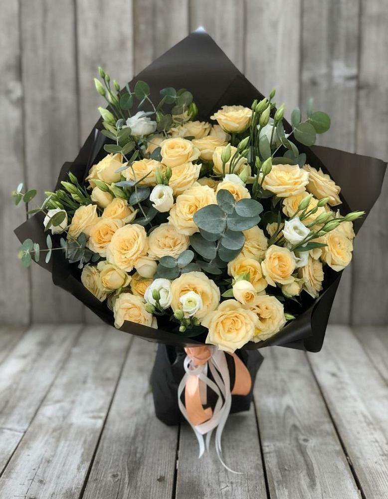 Букет цветов из: Розы и Лизиантусы в Сиверском