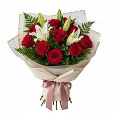 Букет цветов из:  Лилии и Розы в Сиверском