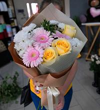 Букет цветов из:  Герберы, Розы и Хризантемы в Сиверском
