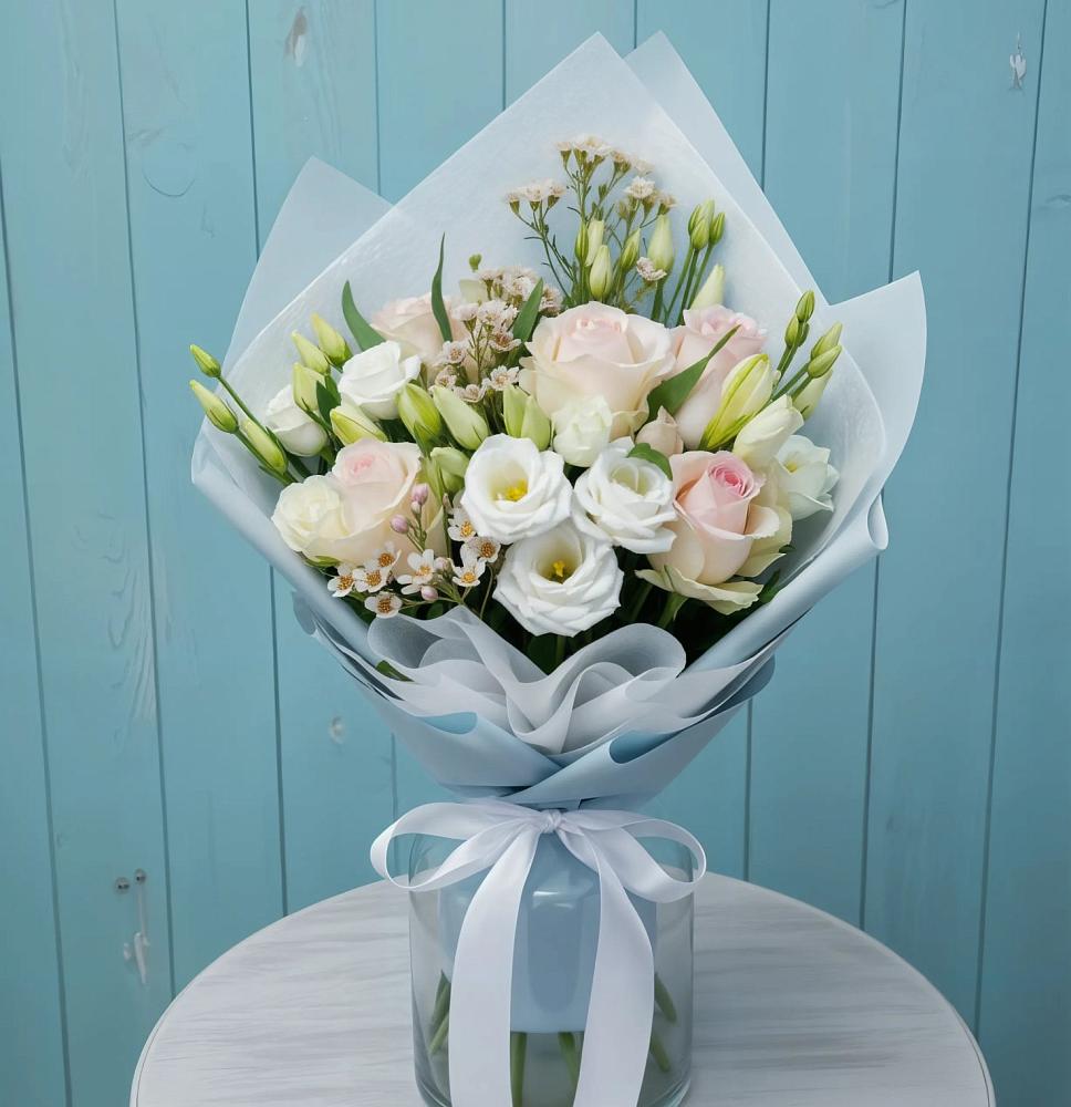 Букет цветов из: Розы и Лизиантусы в Сиверском