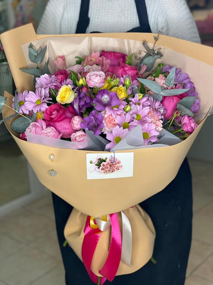 Букет цветов из: Хризантемы, Гвоздики и Альстромерии в Сиверском