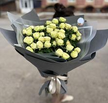 Букет Белые кустовые розы Солинеро в Сиверском