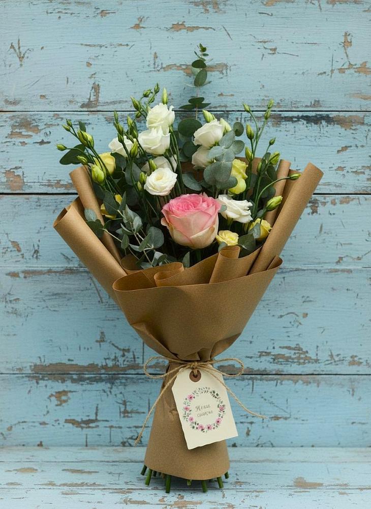 Букет цветов из: Розы и Лизиантусы в Сиверском