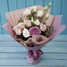Букет цветов из:  Розы и Лизиантусы в Сиверском