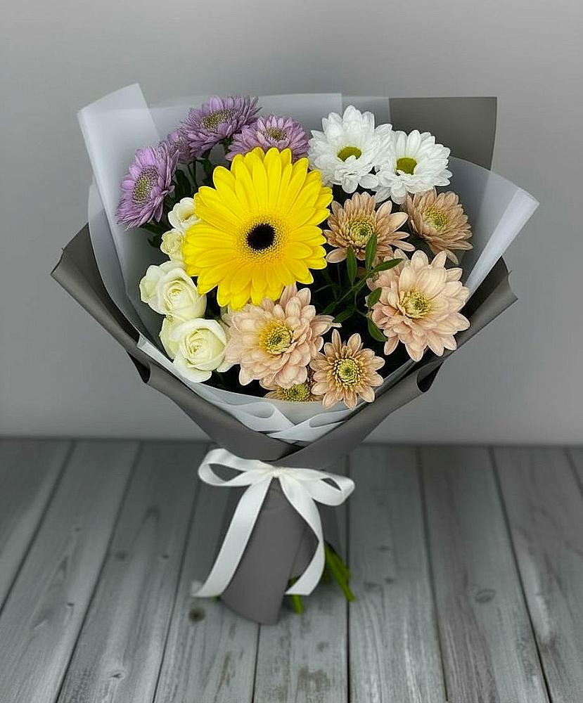 Букет цветов из: Розы, Герберы и Хризантемы в Сиверском