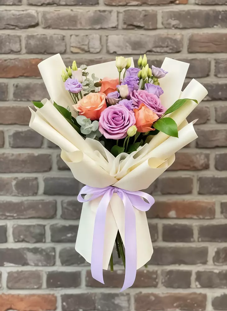 Букет цветов из: Лизиантусы и Розы в Сиверском