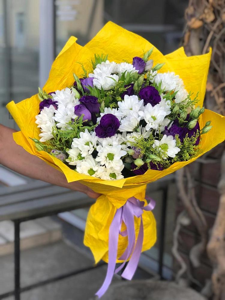 Букет цветов из: Ирисы, Хризантемы и Ромашки в Сиверском