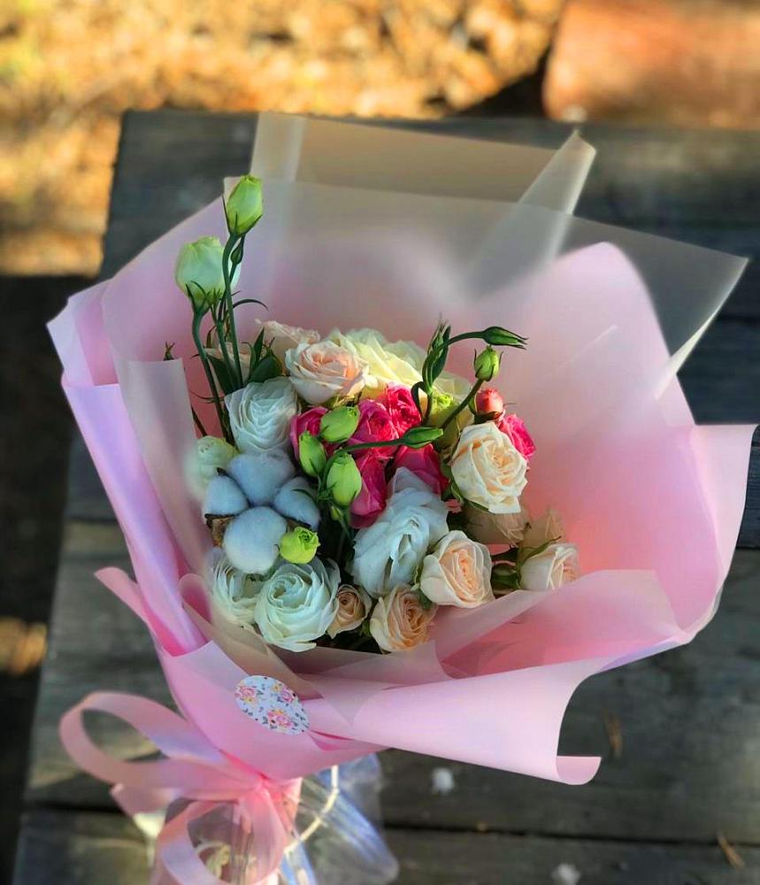 Букет цветов из: Розы и Лизиантусы в Сиверском