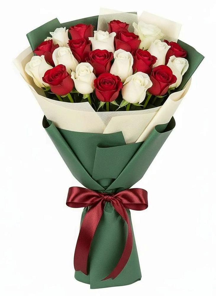 Букет Микс из красных и белых роз в Сиверском