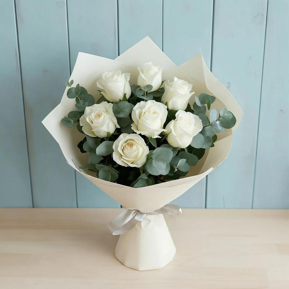 Букет Белые розы в Эвкалипте в Сиверском