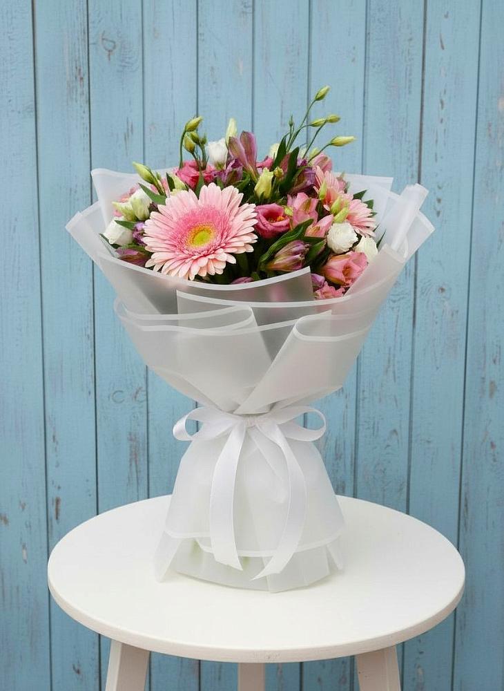 Букет цветов из: Герберы, Альстромерии и Лизиантусы в Сиверском