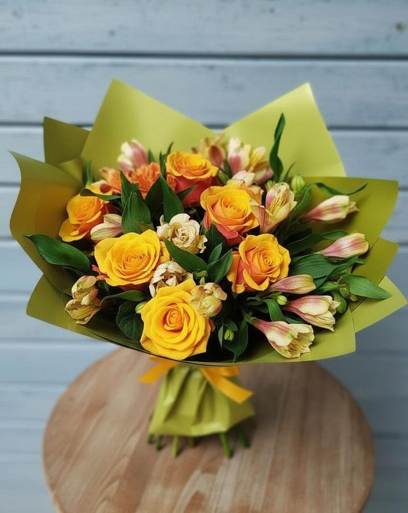 Букет цветов из: Альстромерии и Розы в Сиверском