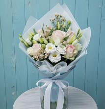 Букет цветов из:  Розы и Лизиантусы в Сиверском