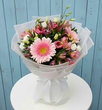 Букет цветов из:  Герберы, Альстромерии и Лизиантусы в Сиверском