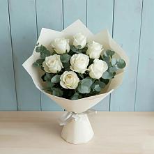 Букет Белые розы в Эвкалипте в Сиверском