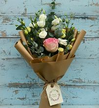 Букет цветов из:  Розы и Лизиантусы в Сиверском