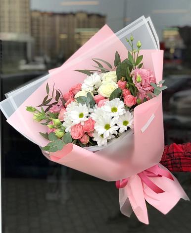 Букет цветов из: Розы, Лизиантусы и Хризантемы в Сиверском