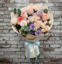 Букет цветов из:  Розы, Лизиантусы и Гвоздики в Сиверском