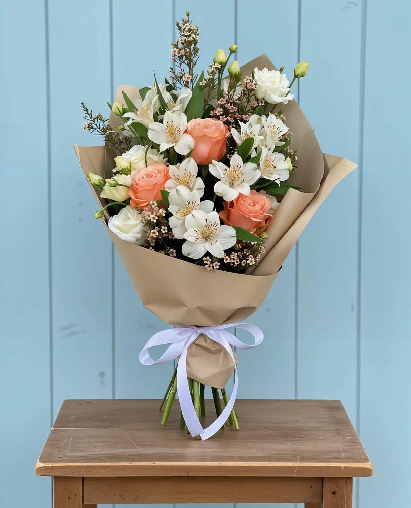 Букет цветов из: Альстромерии, Лизиантусы, Розы и Хризантемы в Сиверском