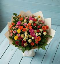 Букет Микс из разноцветных кустовых роз в Сиверском